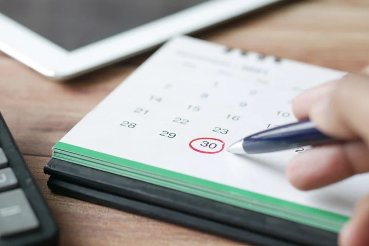 UK consumer behaviour shifting to payday spending.